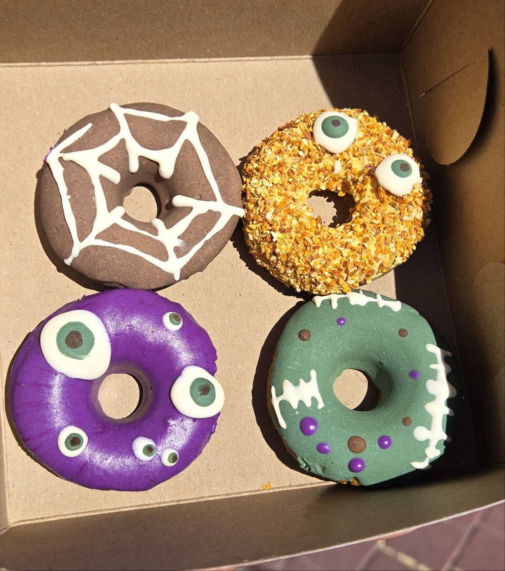 Howl'o'ween Doggo Donuts